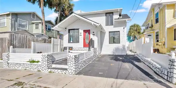 207 S OLEANDER AVENUE