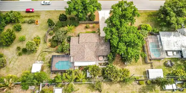 601 E SEMINOLE DRIVE