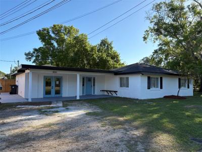 800 SAINT PETERSBURG DRIVE W