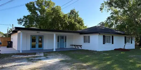800 SAINT PETERSBURG DRIVE W