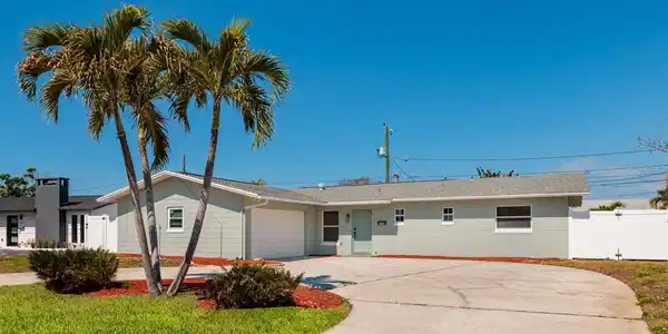 2107 DOLPHIN BOULEVARD S