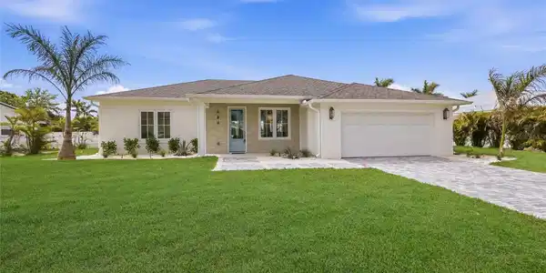 680 KEY ROYALE DRIVE