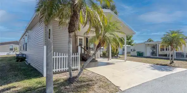 2100 KINGS HIGHWAY LANE