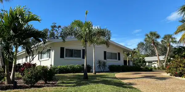 814 PARADISE WAY