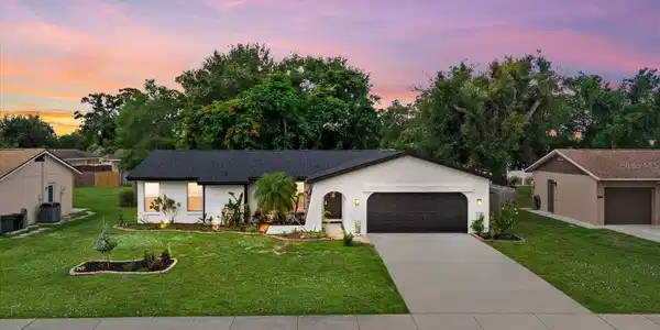 816 QUEEN PALM LANE