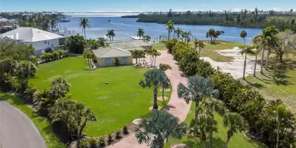 90 BUCCANEER BEND
