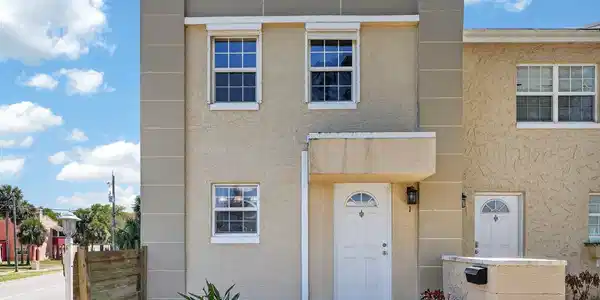 437 N OLEANDER AVENUE