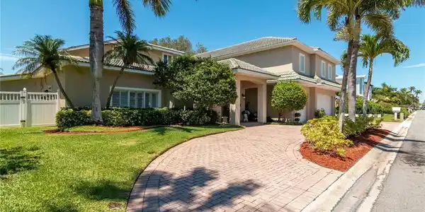 3 PARADISE LANE