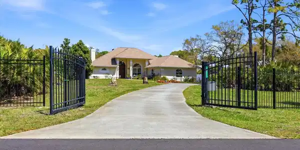 1711 BAYSHORE DRIVE