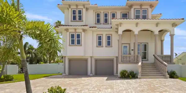 3141 HIBISCUS DRIVE W