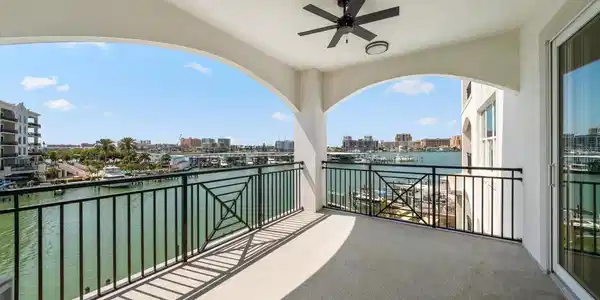 211 DOLPHIN POINT
