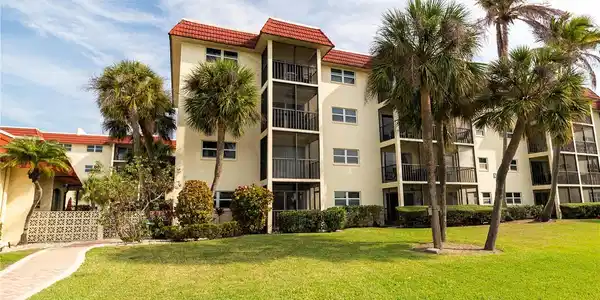925 BEACH ROAD