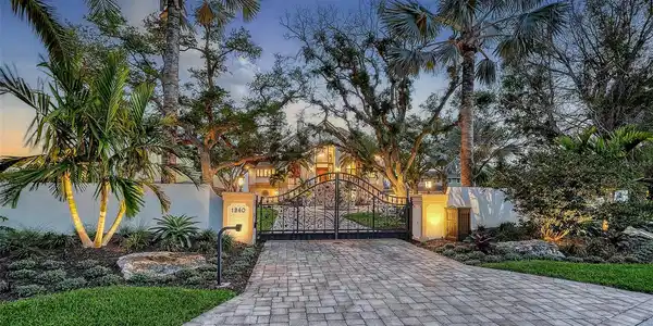 1240 HILLVIEW DRIVE