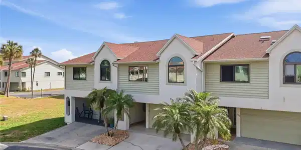 545 WALDEN COURT