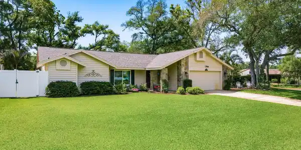 1736 PINE HILL COURT