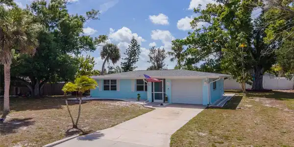 231 LAKEVIEW LANE