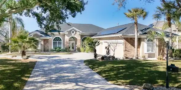 18 OLD OAK DRIVE N