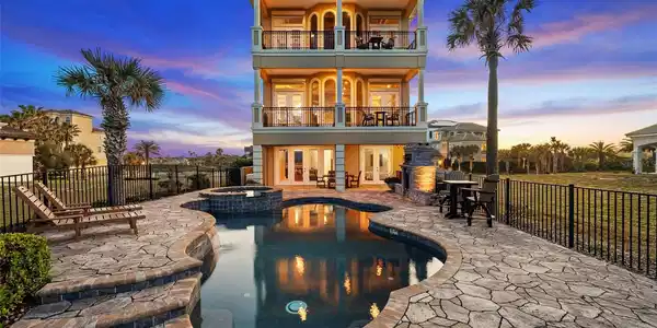 6 HAMMOCK BEACH COURT