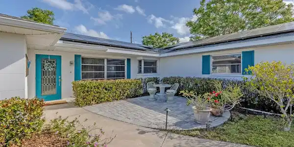 1261 LAKESIDE DRIVE