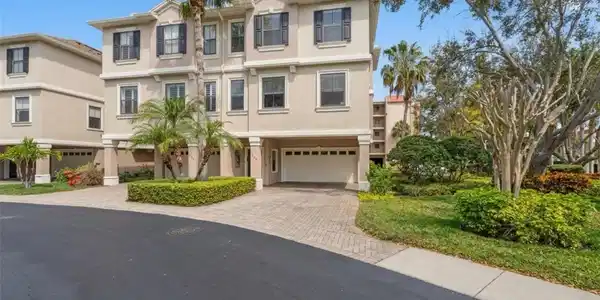 606 BELLA LOOP