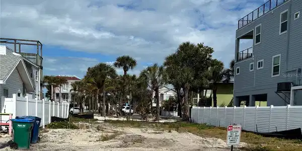 104 1ST STREET N