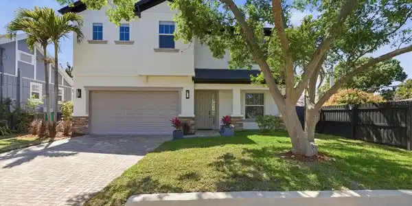 3824 W SANTIAGO STREET