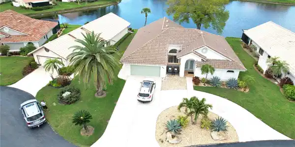 204 CARRIAGE HOUSE LANE