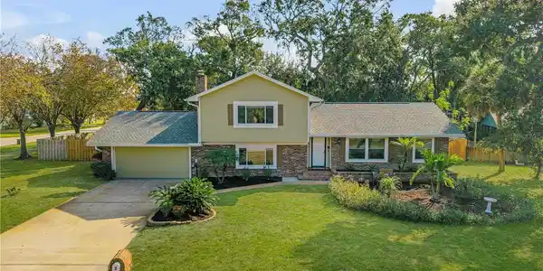 2 RED CEDAR COURT