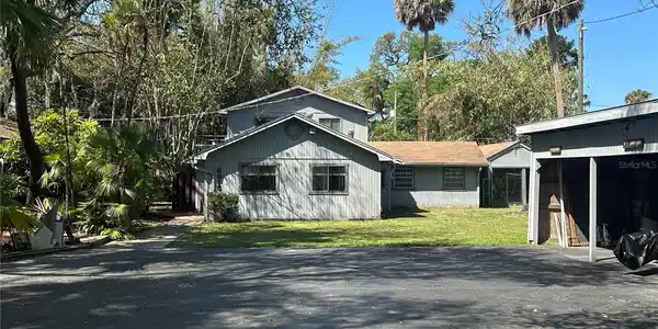 8815 S HICKORY LANE