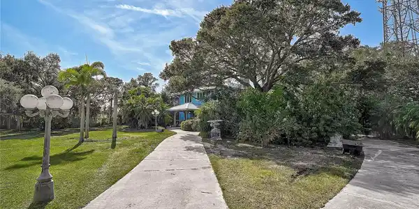 Image 4 Image 4