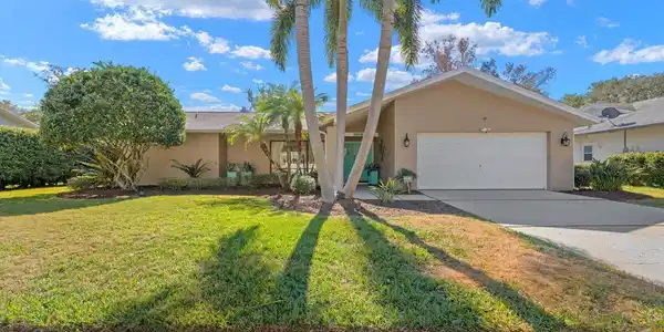 1812 PINE HILL DRIVE