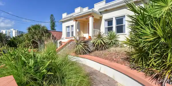 213 JESSAMINE BOULEVARD