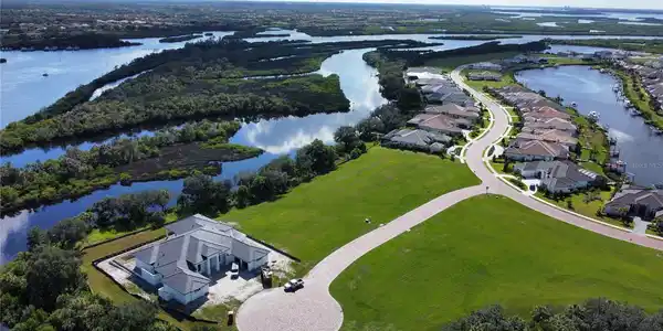 11609 BAYOU COVE