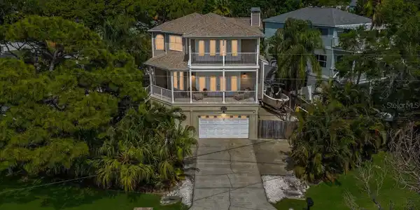 196 SHORE DRIVE