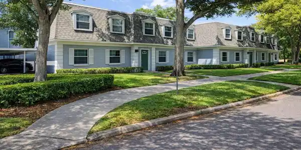1712 BELLEAIR FOREST DRIVE