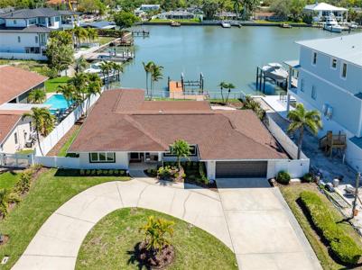 405 BUTTONWOOD LANE