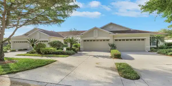 2475 MAGNOLIA CIRCLE