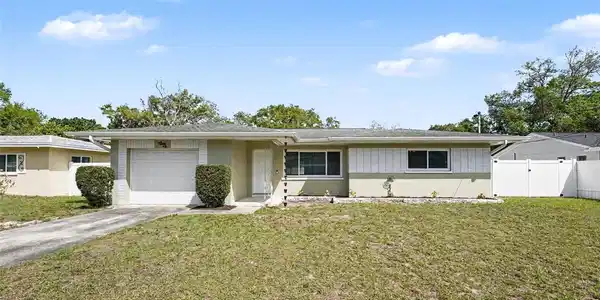 2139 POINCIANA DRIVE