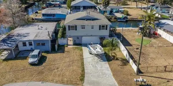 7247 ABERDEEN COURT