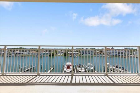 125 ISLAND WAY