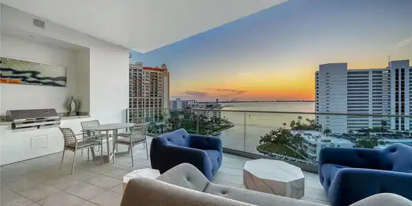 401 QUAY  COMMONS