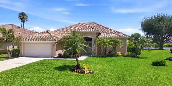 4120 LAKES COURT