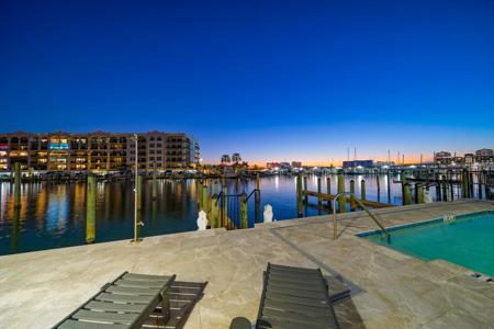 211 DOLPHIN POINT