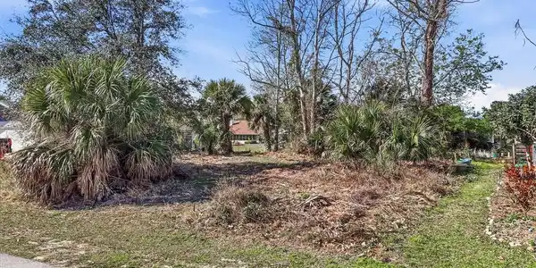 35 CORAL REEF COURT N