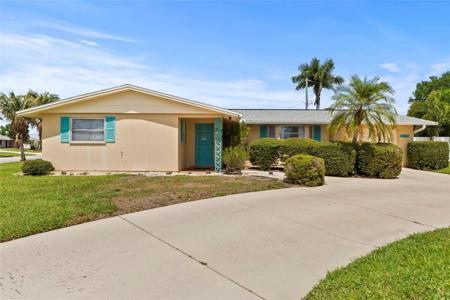 6836 ROXBURY DRIVE