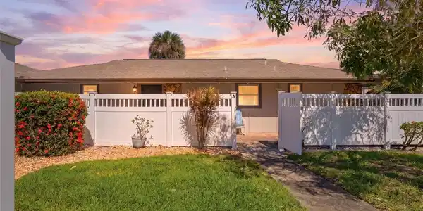 4289 ISLAND CIRCLE