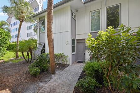 1201 E PEPPERTREE DRIVE