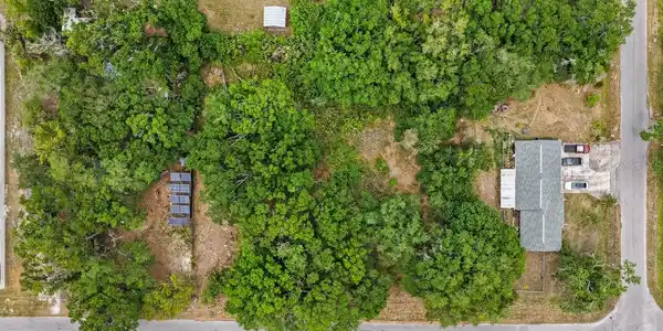 704 1ST AVENUE NE