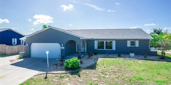 910 EAGLE LANE