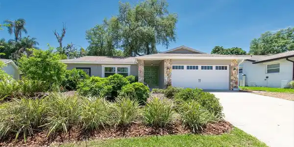 25 HARBOR WOODS CIRCLE